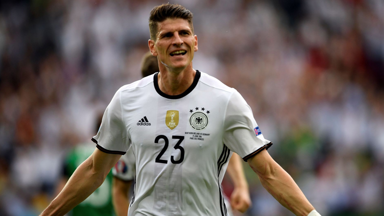 Gomez scores in farewell, Heidenheim in play-offs as Hamburg collapse