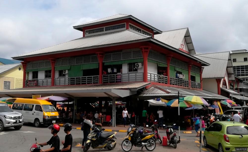 The bustling Teresang Market, situated right in the centre of the town and walking distance from the express boat wharf is one of the best markets for jungle produce, fruits, vegetables, exotic fresh-water fish and wild meat. Pix credit: Sarawak Tourism