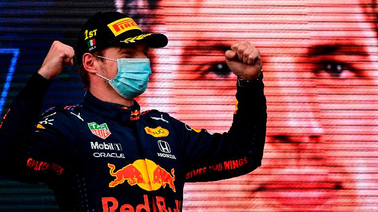 (VIDEO) Verstappen wins at Imola but Hamilton stays ahead