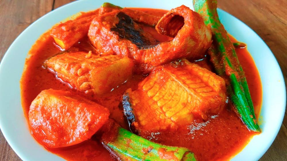 Asam pedas fish is a spicy and sour Malaysian dish where fish is cooked in a tangy broth. – YOUTUBEPIC $!Asam pedas fish is a spicy and sour Malaysian dish where fish is cooked in a tangy broth. – YOUTUBEPIC