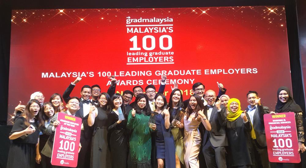 Nora (centre) with Maybank employees at the Graduates’ Choice Award.