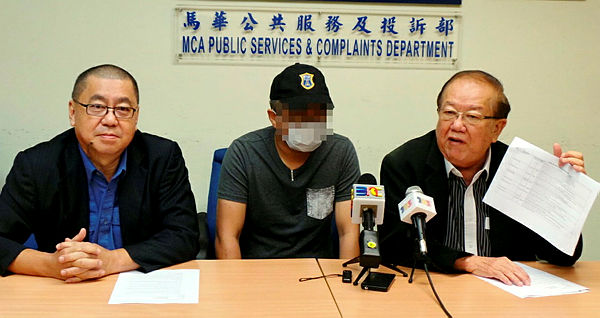 A press conference with MCA public complaints bureau chief Datuk Seri Michael Chong (R) and Lim (C) at Wisma MCA.