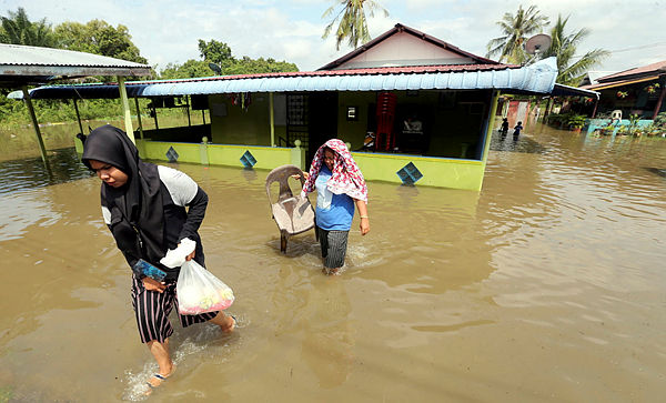 Filepix taken on July 7 shows residents evacuating their homes at Kampung Belimbing Dalam, in Alor Gajah, Malacca.