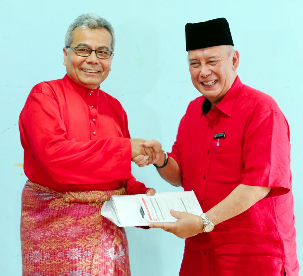 Former Malacca CM Abdul Rahim quits Umno
