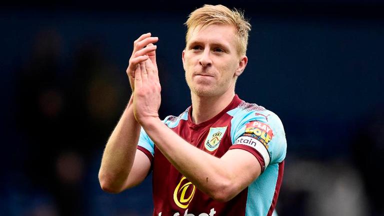 Burnley captain Mee extends contract to 2022