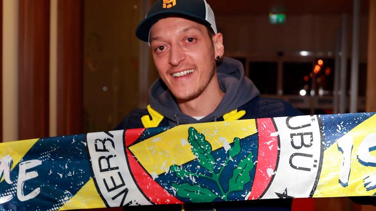 Ozil completes move from Arsenal to Fenerbahce