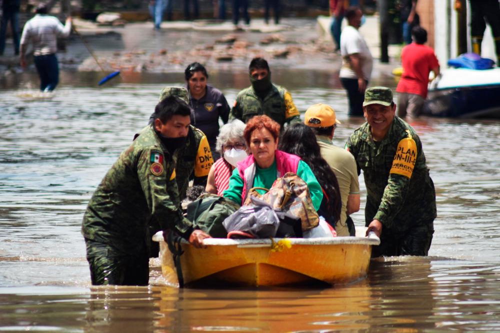Members of the Mexican Army evacuate patients of the IMSS Hospital in Tula de Allende, Hidalgo state, Mexico, on September 07, 2021. At least 16 patients died after flooding hit a hospital in central Mexico and disrupted the power supply, authorities said Tuesday. AFPpix