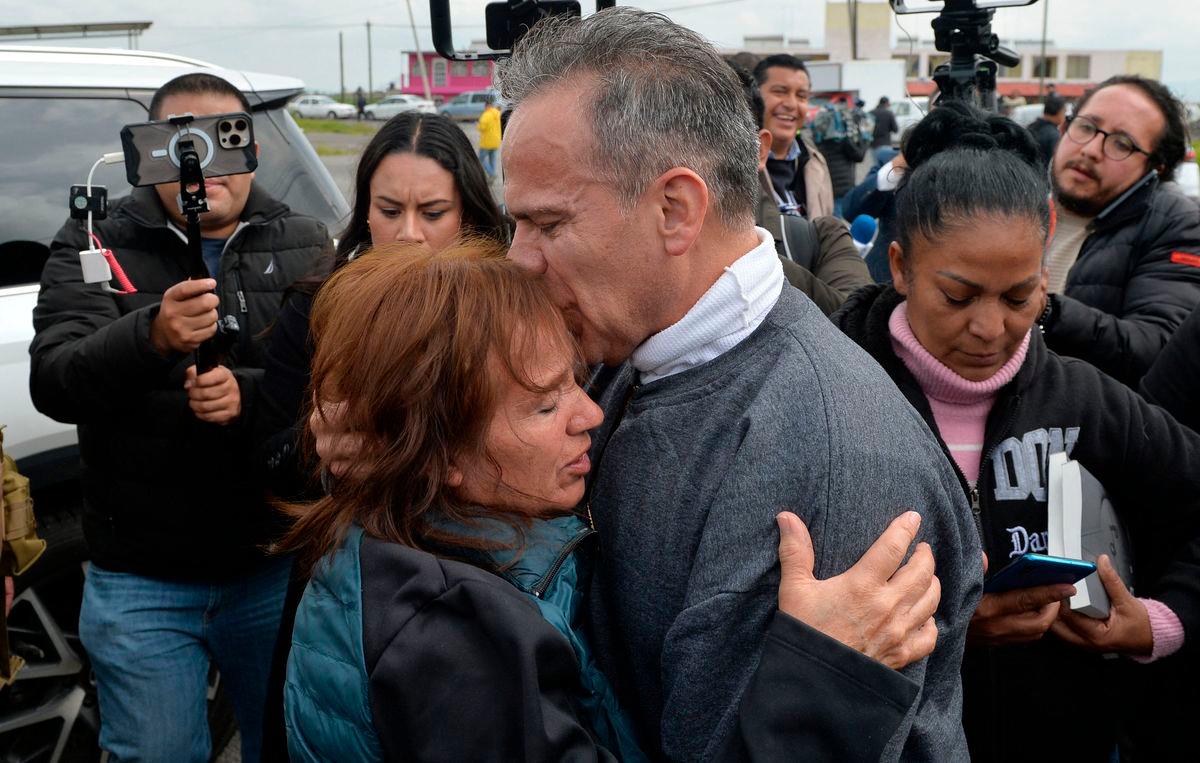 Israel Vallarta hugs his sister Soledad Vallarta (), next to his wife Mary Sainz (R) outside of the Federal Social Readaptation Center No. 1 after spending more than 19 years awaiting sentencing, in the municipality of Almoya de Juarez, State of Mexico. AFPPix