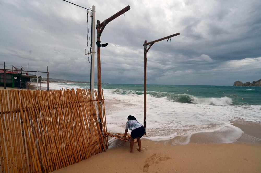 Powerful Hurricane Hilary heads for Mexico's Baja. Rare tropical storm  watch issued for California