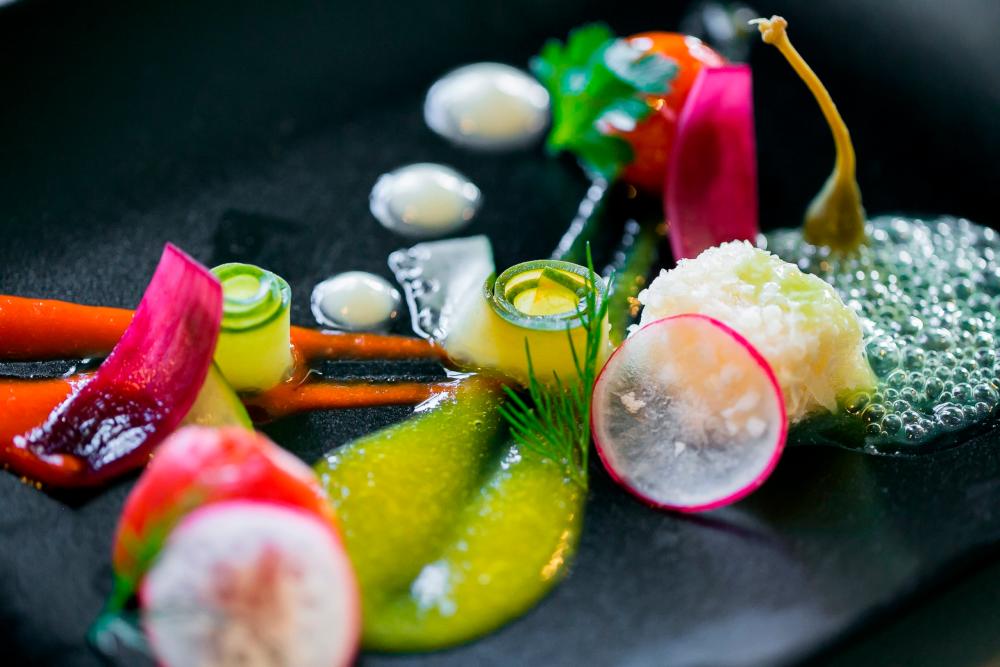 The science and beauty of molecular gastronomy - ESCOFFIER.EDU