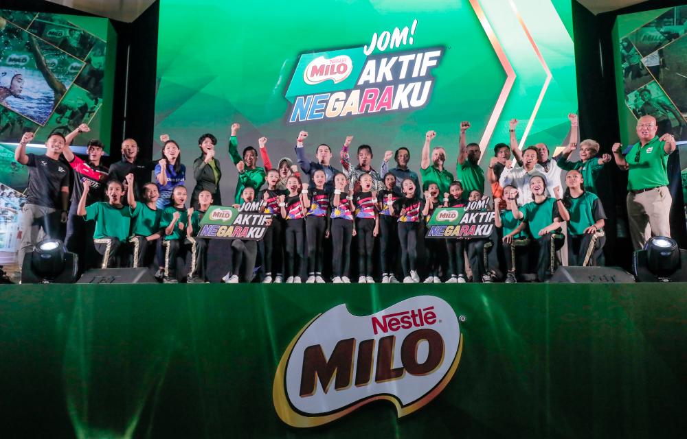Members of the Milo team together with Malaysian sports legends and children enrolled in the grassroots sports programme during the launch. SUNPIX by ASHRAF SHAMSUL