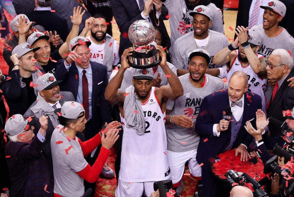Kawhi Leonard #2 of the Toronto Raptors celebrates with the Eastern Conference Finals trophy after defeating the Milwaukee Bucks 100-94 in game six of the NBA Eastern Conference Finals to advance to the 2019 NBA Finals at Scotiabank Arena on May 25, 2019 in Toronto, Canada. - AFP