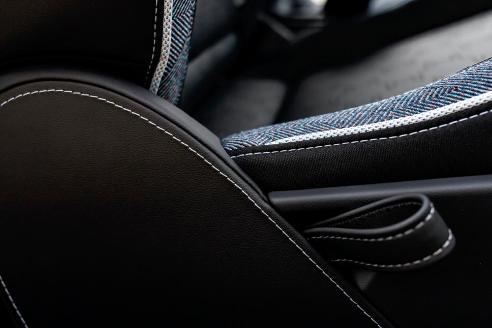 $!Mini Unveils The New Mini Cooper E In Classic Trim