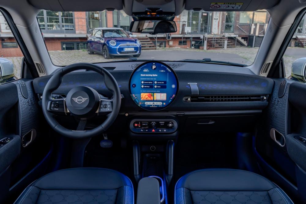 $!Mini Unveils The New Mini Cooper E In Classic Trim