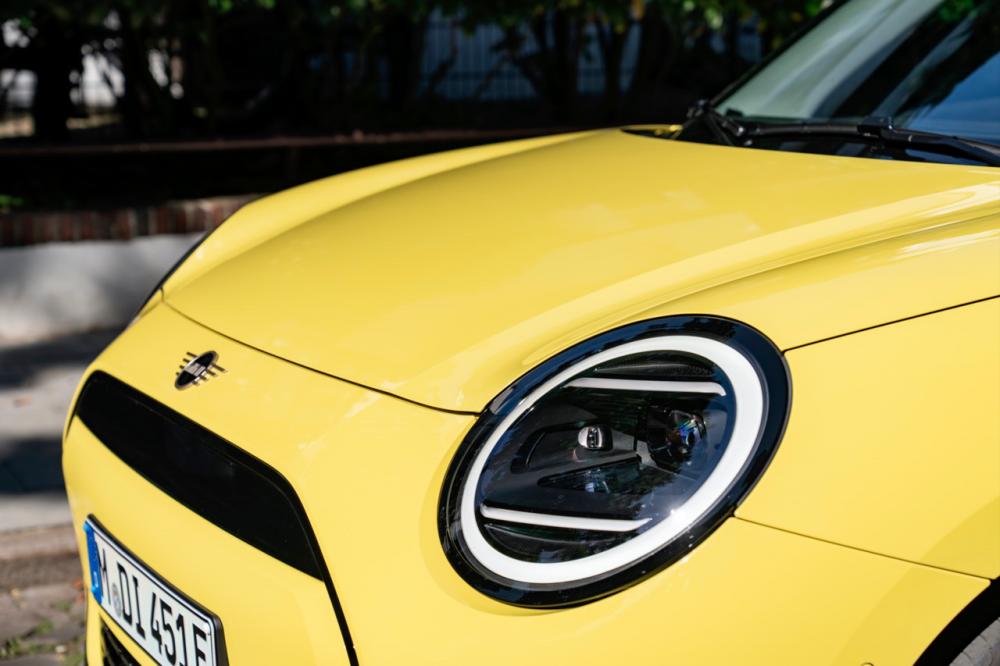 $!Mini Unveils The New Mini Cooper E In Classic Trim