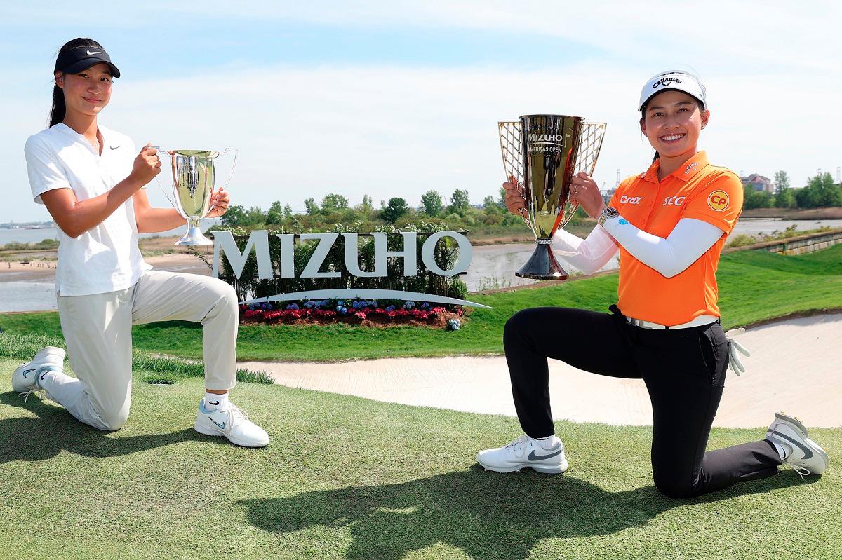 Low amateur Aphrodite Deng (left) and tournament winner Jeeno Thitikul pose with their trophies after the Mizuho Americas Open 2025. – Getty Images