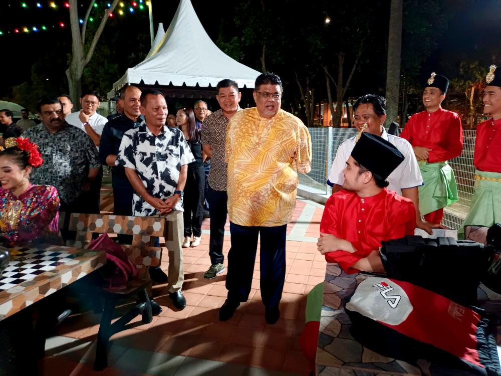 Melaka Chief Minister, Datuk Seri Ab Rauf Yusoh (centre) when he was present to inaugurate the “Recreational Vehicle (RV) Park” at Bukit Serindit, last night.