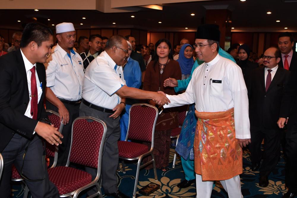 Malacca Chief Minister Adly Zahari (2nd from R) welcomes public servants at the monthly assembly held in conjunction with PH’s first anniversary as the Malacca state government at Dewan Seri Negeri, Ayer Keroh, on May 10, 2019. - Bernama