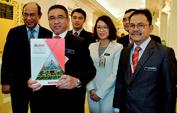 Malacca Chief Minister Adly Zahari (2nd from L) presents the Malacca state 2020 budget book after presenting it at the Malacca state legislative assembly today. — Bernama