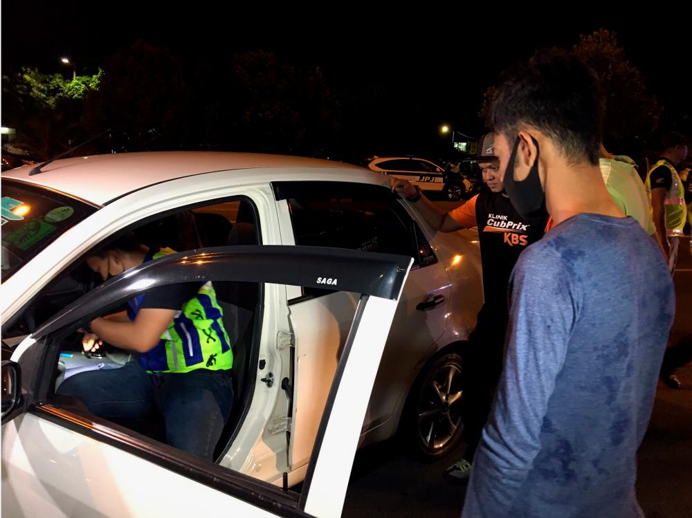 Six individuals including a mother of three were arrested for drug-related offences after they were stopped at a roadblock mounted by the Malacca Road Transport Department (RTD) at Jalan Syed Abdul Aziz, Kota Laksamana, last night. — Bernama