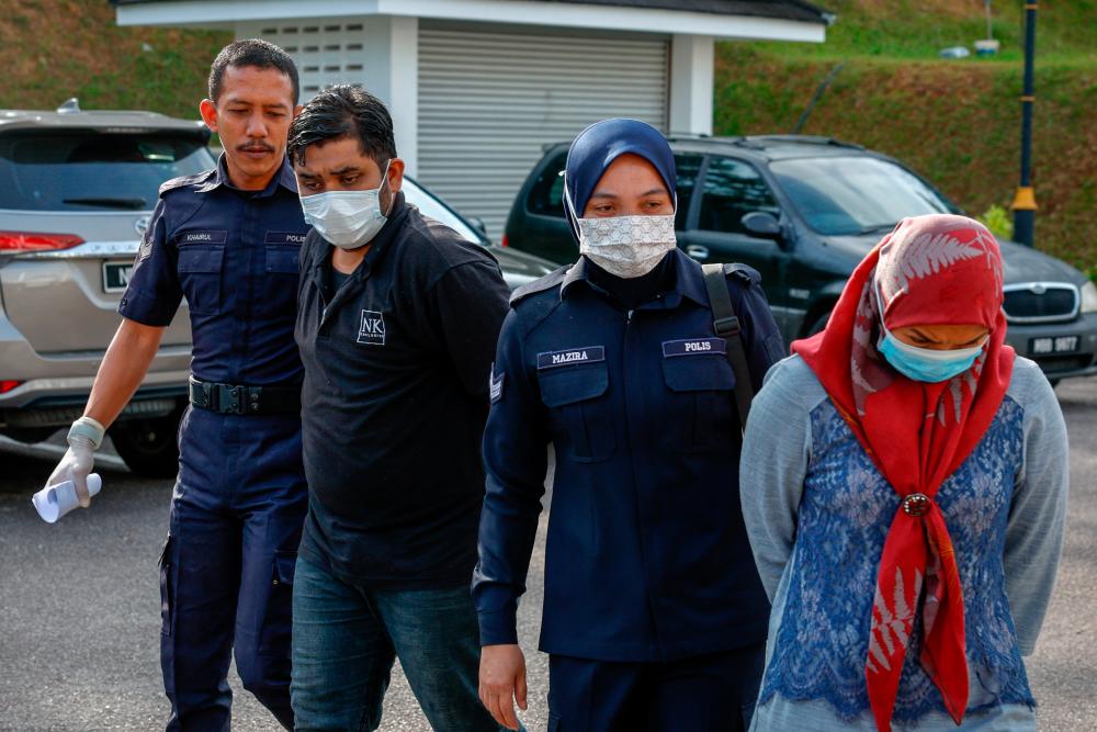 ALOR GAJAH, 22 March -- A married couple, Mohamed Hafiz Ibrahim, 35, and his wife, Intan Hafiezah Roslan, 34, pleaded not guilty to the charge of cheating in an egg sale, at the Alor Gajah Magistrate’s Court, today. BERNAMAPIX
