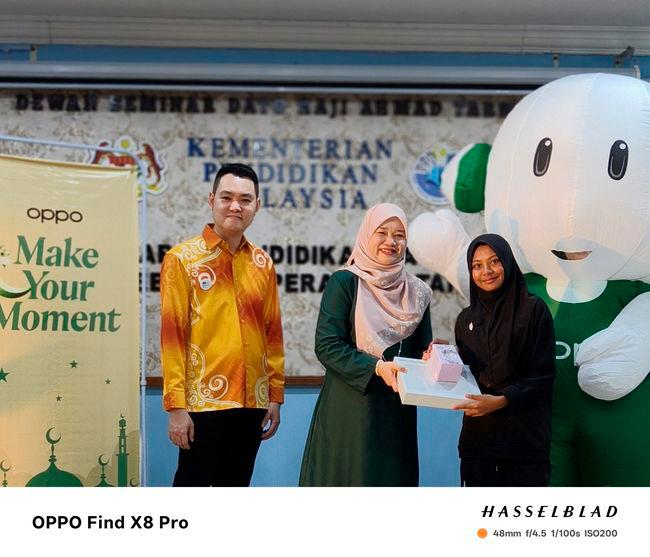 $!From left to right: OPPO Malaysia’s Digital Team - Lead Bryan Tan and President of the Malaysian National Commission for UNESCO (MNCU) – YB Puan Fadhlina Sidek, present OPPO Pad Neo devices and gifts to children, reinforcing the commitment to digital education.