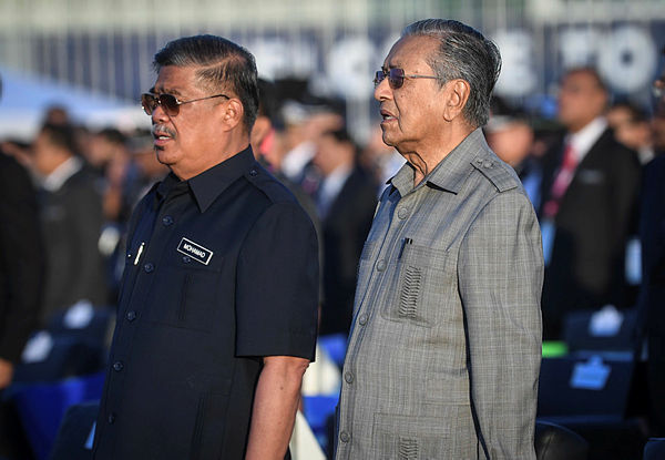 Prime Minister Tun Dr Mahathir Mohamad (R) at the Langkawi International Maritime and Aerospace 2019 (LIMA’19) with Defence Minister Mohamad Sabu. — Bernama