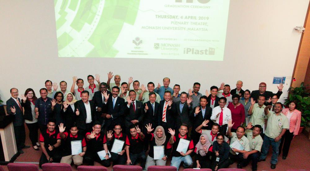 Proud pioneer graduates of the First Step to Injection Moulding 4.0 pilot programme.