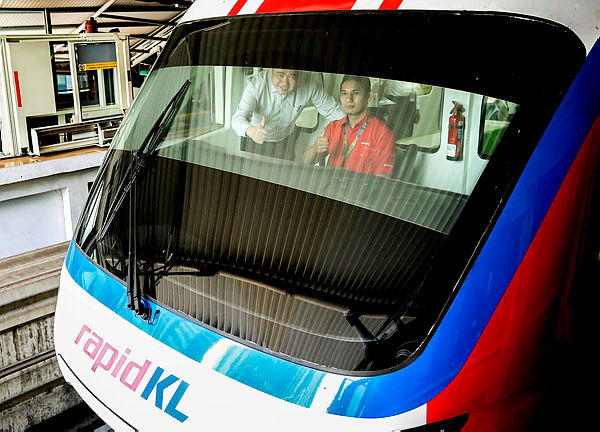 Two sets of four-coach KL monorail trains begin operations: Prasarana