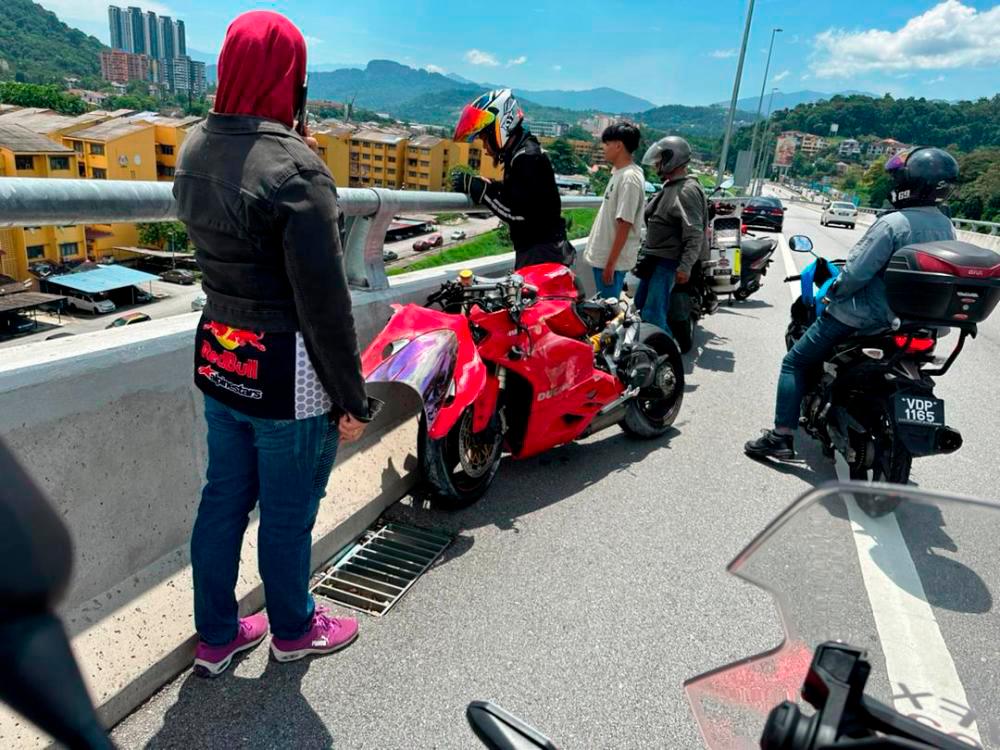 A man died after falling 30 metres from the highway while trying to avoid a motorcycle going against the flow of traffic last month.