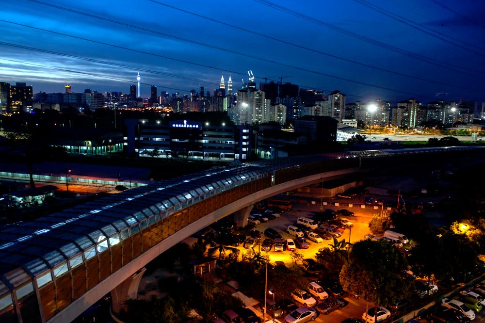 File picture of MRT train passing through Taman Utama station. – BERNAMAPIX