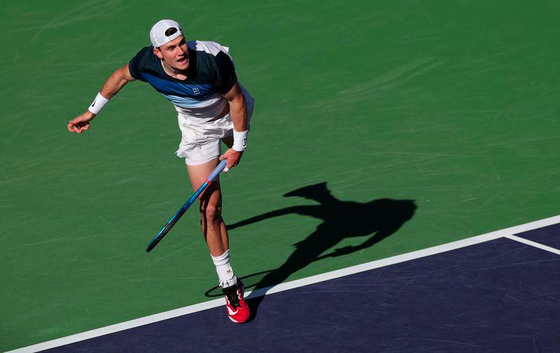 Jack Draper of Great Britain serves against Carlos Alcaraz of Spain in their Semifinal round match during the BNP Paribas Open at Indian Wells Tennis Garden on March 15, 2025 in Indian Wells, California. - AFPPIX