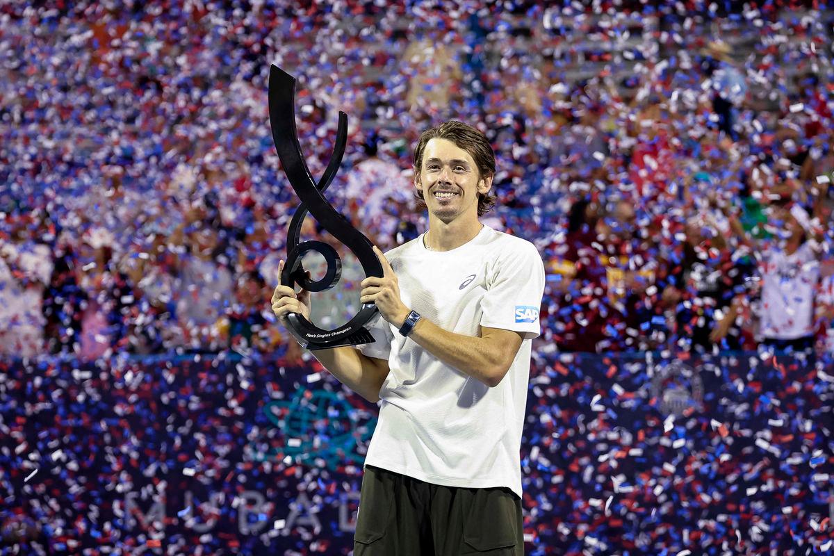 Alex De Minaur of Australia poses with the men’s singles championship trophy after winning the men’s singles finals match against Alejandro Davidovich Fokina of Spain on the final day of the Mubadala Citi DC Open 2025 at William H.G. FitzGerald Tennis Center on July 27, 2025 in Washington, DC. Photo by Scott Taetsch / GETTY IMAGES NORTH AMERICA / AFP