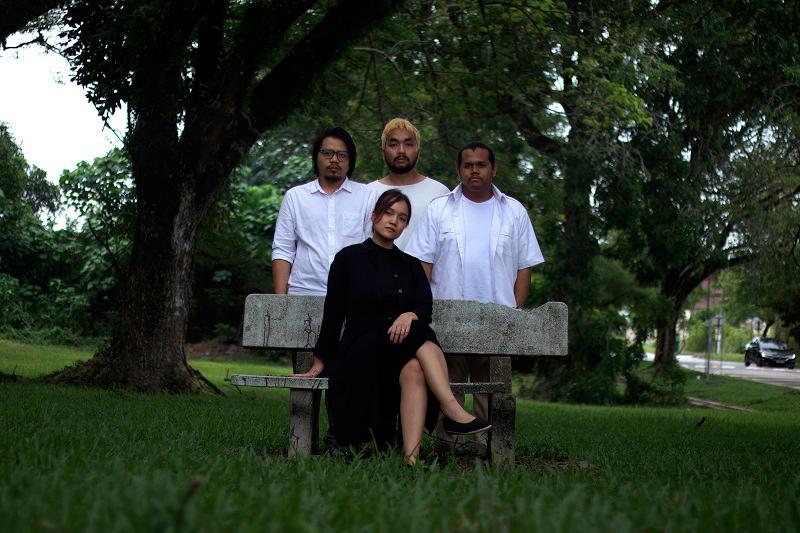 Motherwit is an alternative rock band from the Klang Valley. Its first ballad single features new singer Sara (seated).