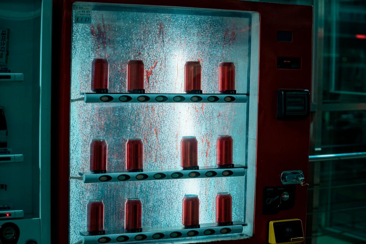 A supernatural vending machine becomes one of Da-kyung’s strangest discoveries. – IMDB $!A supernatural vending machine becomes one of Da-kyung’s strangest discoveries. – IMDB