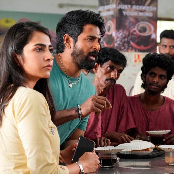 Rukmini and Sivakarthikeyan review a take together between camera setups. $!Rukmini and Sivakarthikeyan review a take together between camera setups.