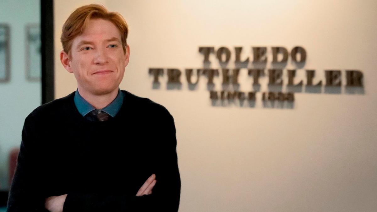 Ned’s (Gleeson) first day at the Toledo Truth Teller. – PICS FROM IMDB $!Ned’s (Gleeson) first day at the Toledo Truth Teller. – PICS FROM IMDB