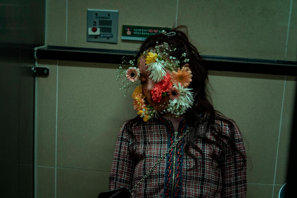 The cursed flower girl, one of the unsettling happenings at Gwanglim Station. – IMDB
