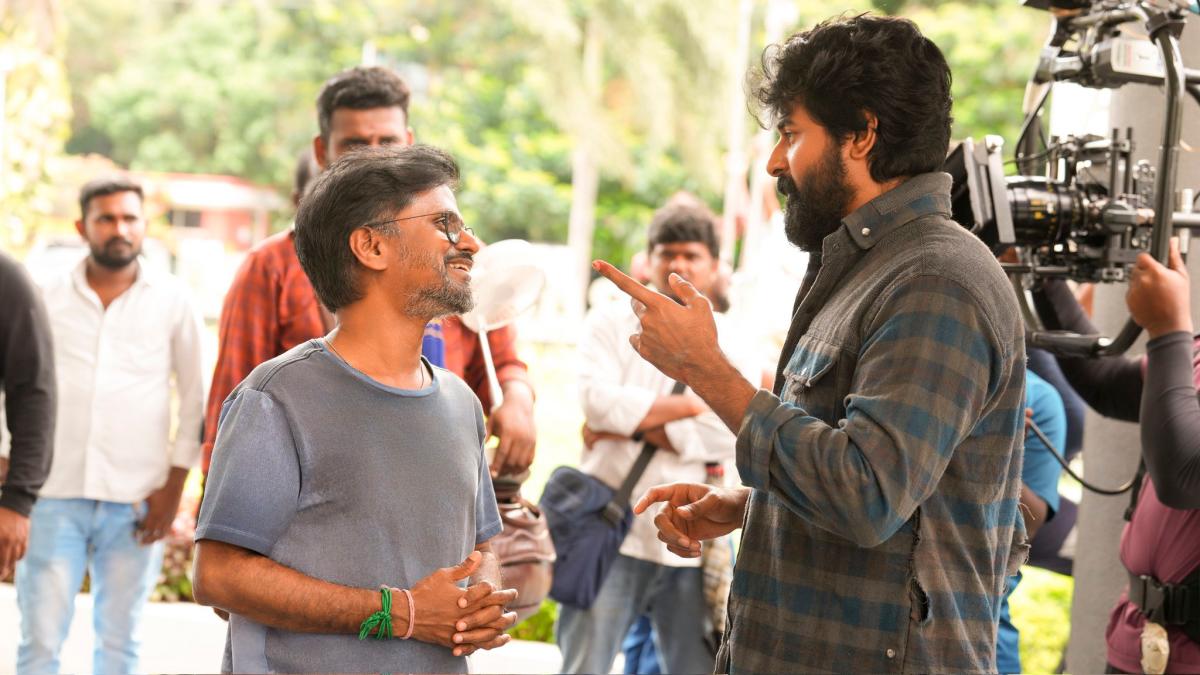 A.R. Murugadoss gives direction to Sivakarthikeyan during a key sequence. $!A.R. Murugadoss gives direction to Sivakarthikeyan during a key sequence.