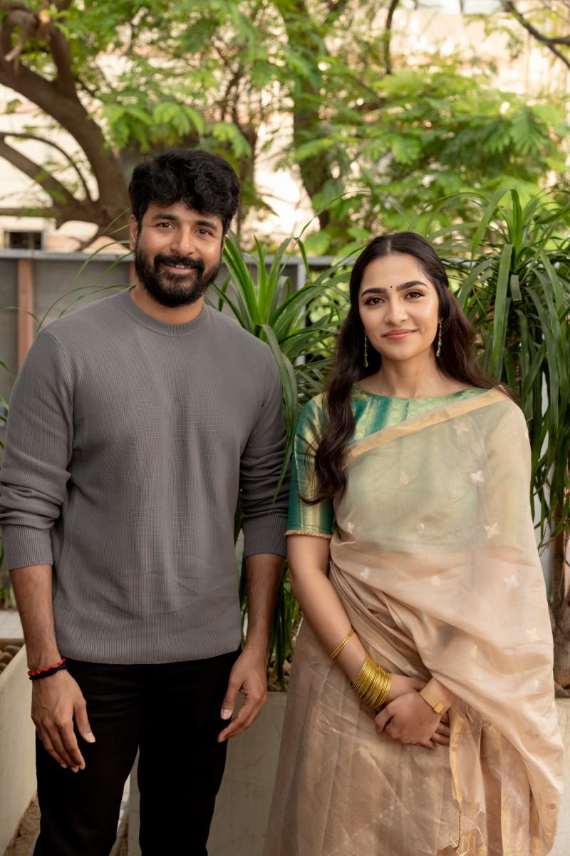 From left: Sivakarthikeyan (plays Raghu) and Rukmini (plays Malathi) share a light moment on set. – ALL PICS FROM IMDB