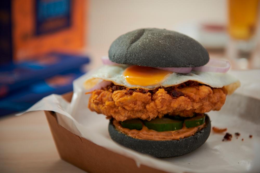 myBurgerLab x Mama Manta ‘Flamin Hot Sambal Burger’ $!myBurgerLab x Mama Manta ‘Flamin Hot Sambal Burger’
