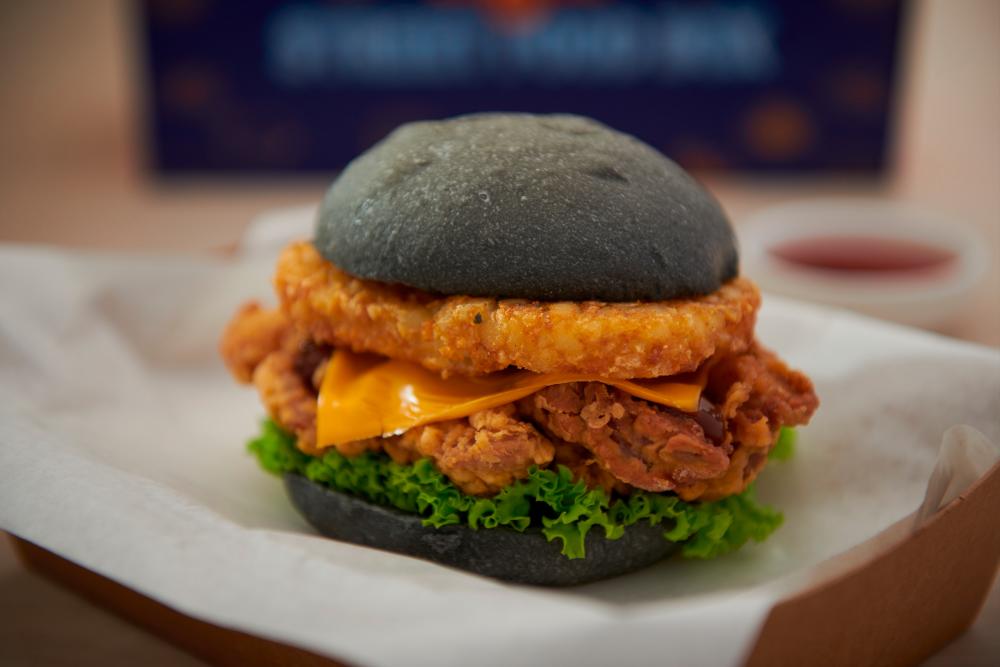 myBurgerLab x Yut Kee ‘Hainanese Chicken Chop Burger’ $!myBurgerLab x Yut Kee ‘Hainanese Chicken Chop Burger’