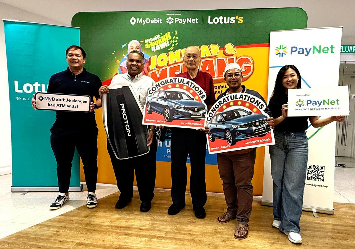Two lucky shoppers win Proton S70 Premium in MyDebit Syiokkk Raya Contest at Lotus’s Malaysia $!Two lucky shoppers win Proton S70 Premium in MyDebit Syiokkk Raya Contest at Lotus’s Malaysia