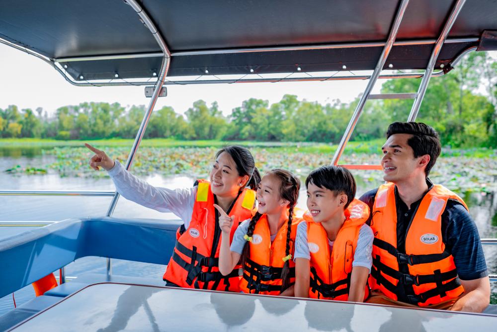 $!Experience a leisurely cruise tour across the lake in an open boat while looking for wildlife along the lake bank.