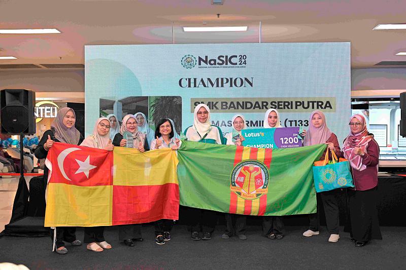 $!NaSIC’24 champion is “Team Mastermind” from SMK Bandar Seri Putra, which receive RM1,200 Lotus's Gift Vouchers with project titled “Innovative LED Lighting Technology”.