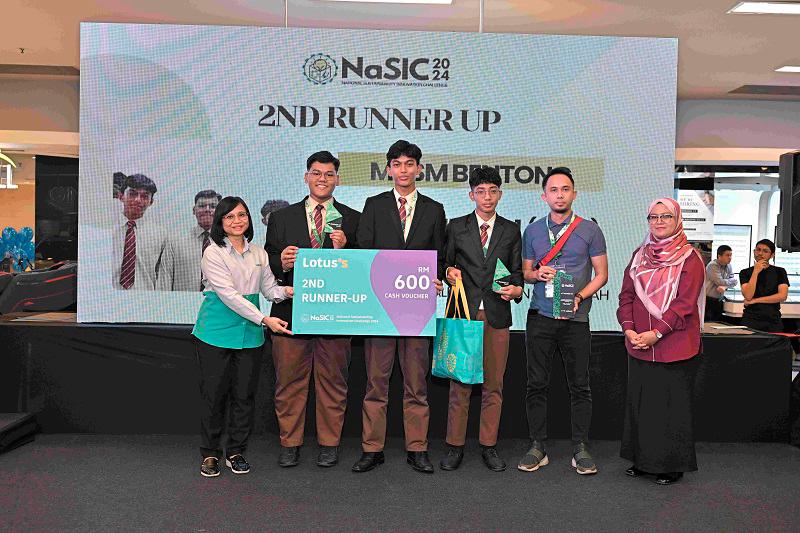 $!Second runner up for NaSIC'24 is “MRSM Bentong 1” team from MRSM Bentong, which receiving RM600 Lotus's Gift Vouchers for the project titled “Go Green, Go Digital: Digital Receipt”.