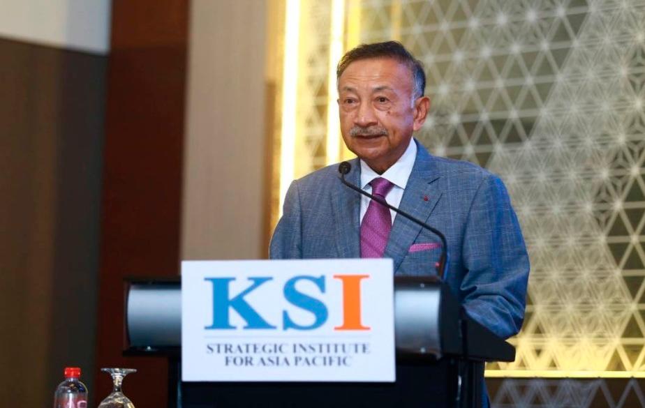Tunku Naquiyuddin delivering his special address at the Malaysia Economic Forum 2025 today. – KSI Strategic Institute for Asia Pacific pic