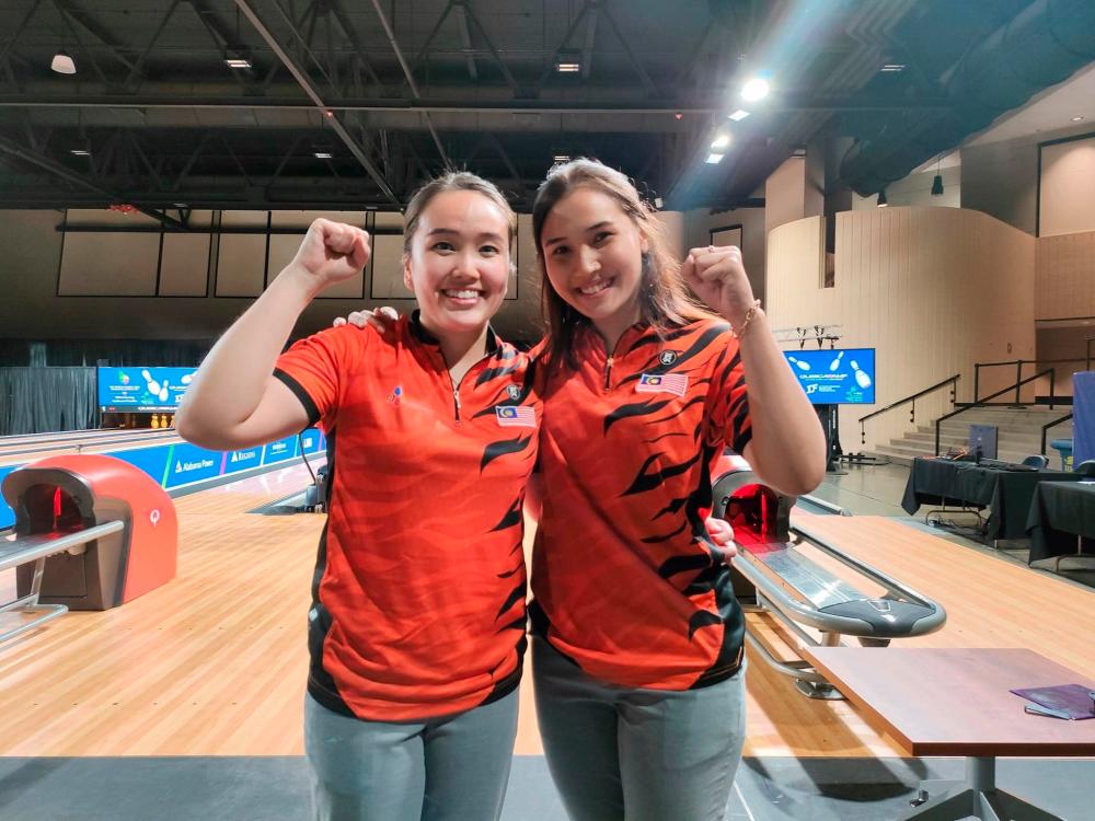 Dua atlet tenpin boling negara, Sin Li Jane dan Natasha Roslan berjaya meraih pingat Gangsa di The World Games 2022 selepas menewaskan Columbia 2-0 (Game 1: 235 - 204 | Game 2: 248 - 237) bagi kategori Women’s Doubles. Kredit: Facebook/Bowling Malaysia