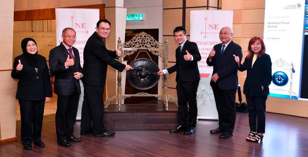 From left: Northeast Group independent non-executive director Datuk Faiza Zulkifli, Lee, managing director Ng Chay Chin, executive director Chong Ewe Hean and independent non-executive directors Ong Kim Nam and Ong Guat Ean at the company’s listing ceremony. – Northeast Group pic via Bernama