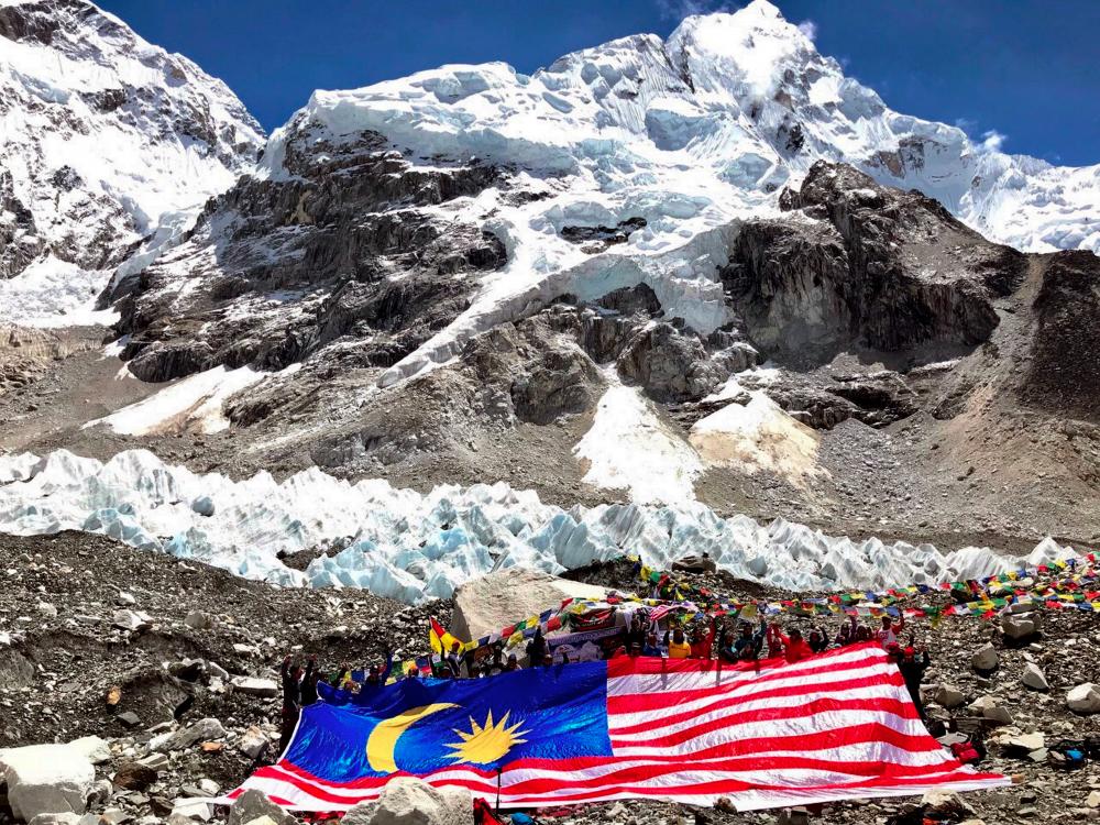 A total of 26 Malaysian climbers spread the giant Jalur Gemilang in Everest Base Camp (EBC) today in conjunction with the 62nd National Day and Malaysia Day celebrations. — Bernama